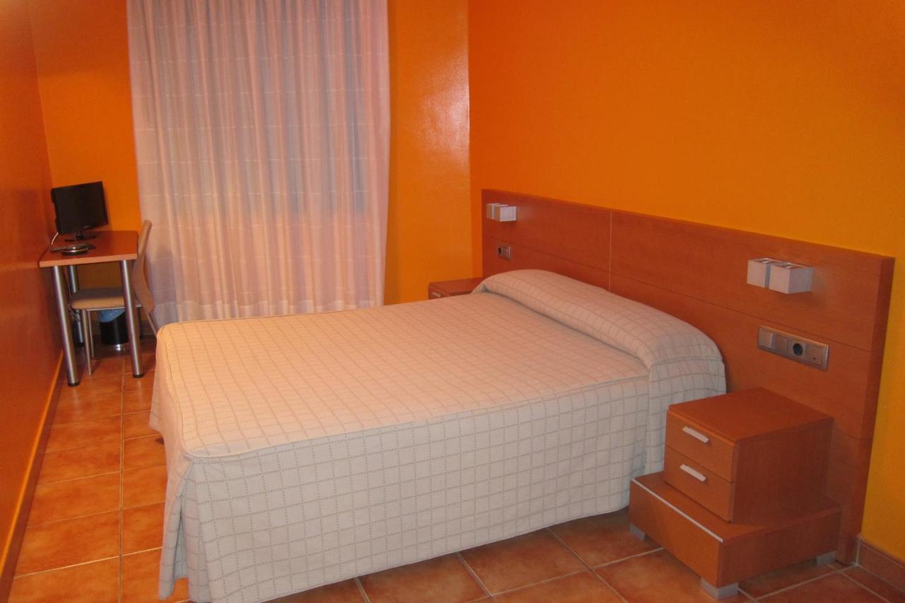 Ca L'Angel Hotel Pinell de Bray Bagian luar foto